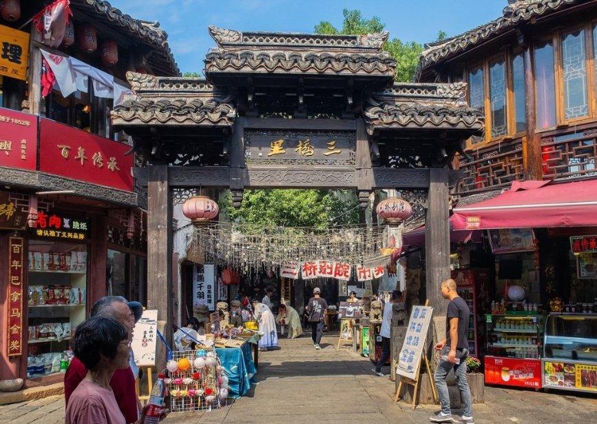 英高官提议组建“公民军队” 罗马尼亚总理:没有必要为战争做准备